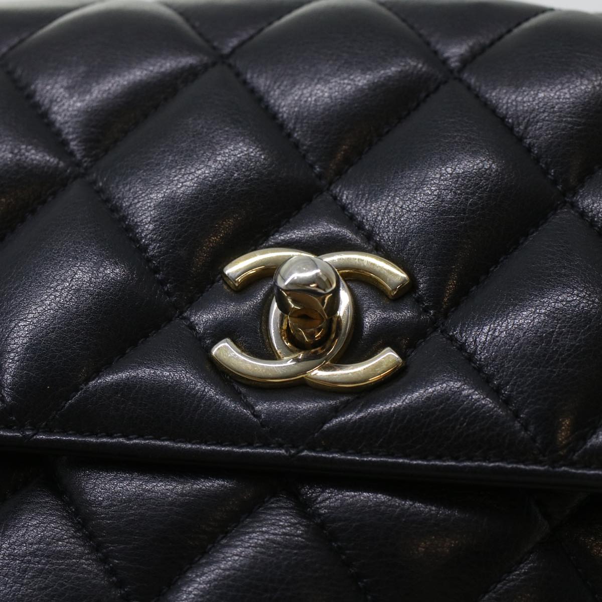 CHANEL Matelasse Turn Lock Chain Shoulder Bag Lamb Skin Black CC Auth am4542