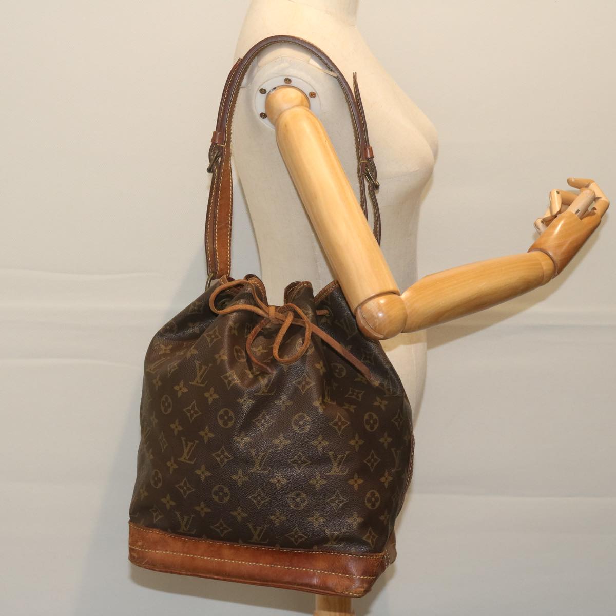 LOUIS VUITTON Monogram Noe Shoulder Bag M42224 LV Auth am5211