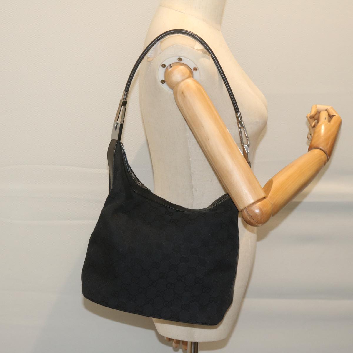 GUCCI GG Canvas Shoulder Bag Black 001 3814 Auth am5588