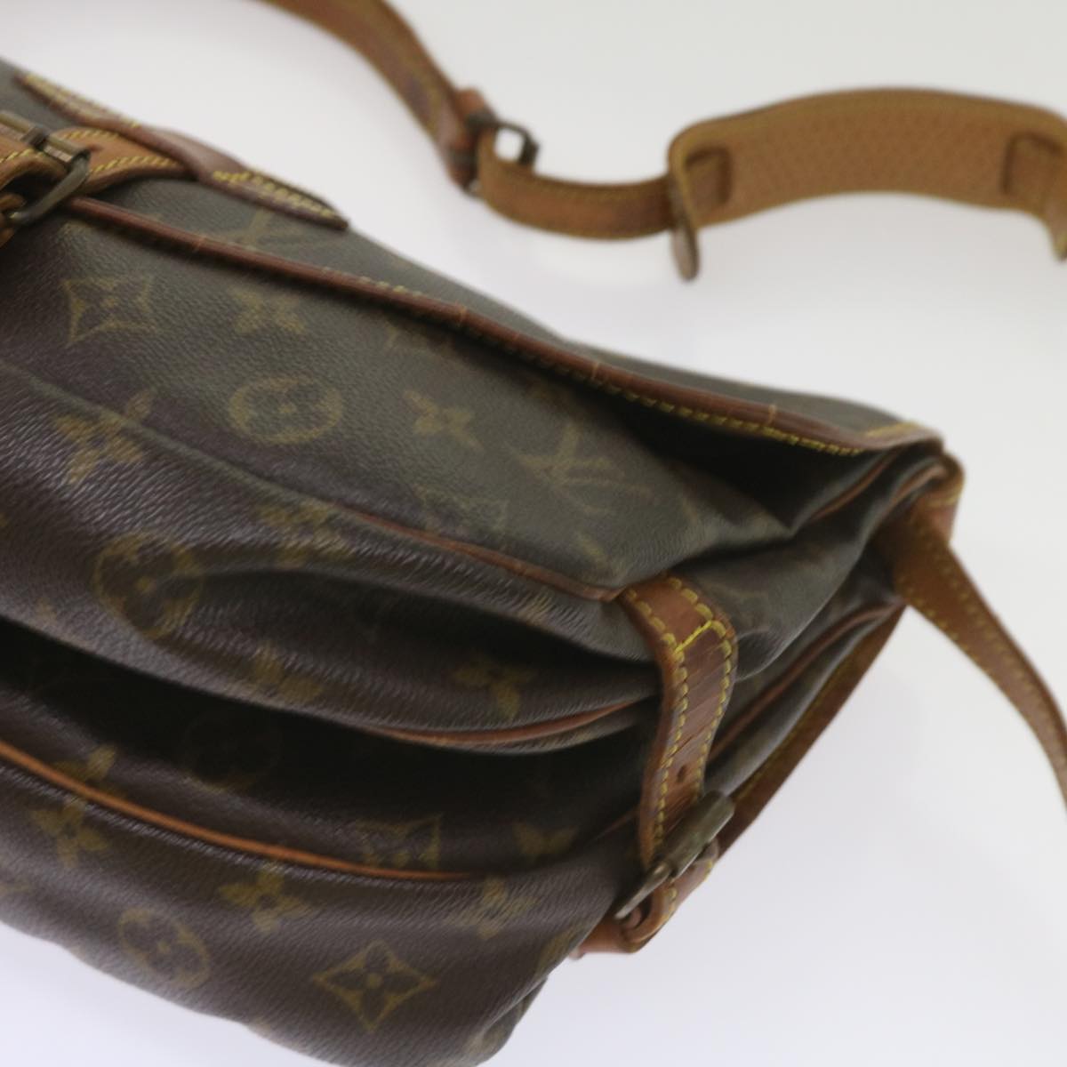 LOUIS VUITTON Monogram Saumur 30 Shoulder Bag M42256 LV Auth am5659