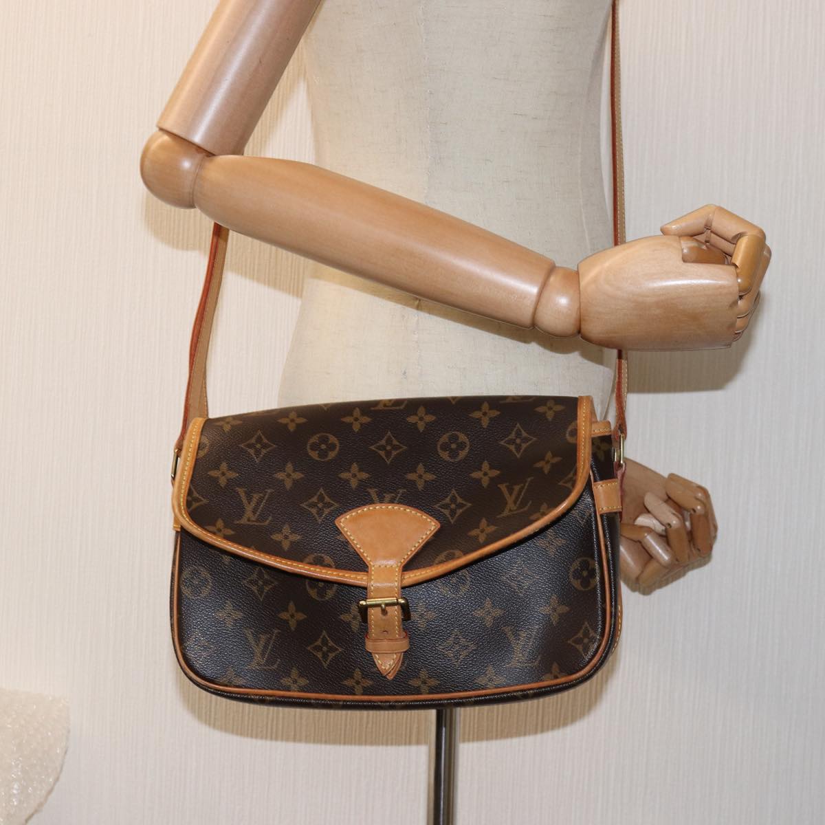 LOUIS VUITTON Monogram Sologne Shoulder Bag M42250 LV Auth am6103