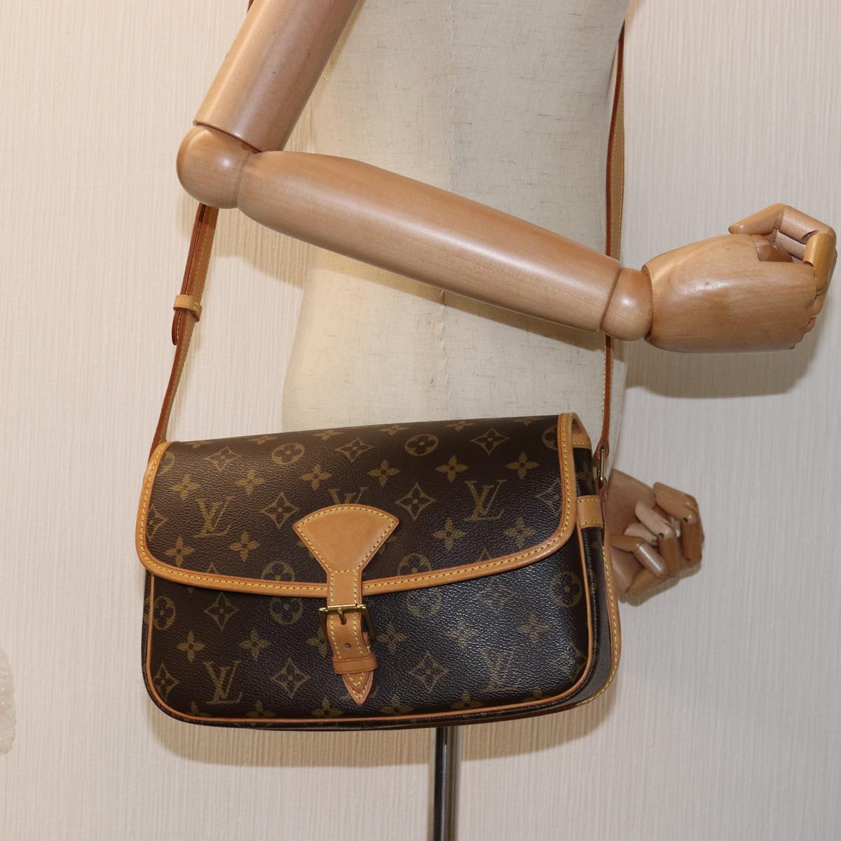 LOUIS VUITTON Monogram Sologne Shoulder Bag M42250 LV Auth am6125