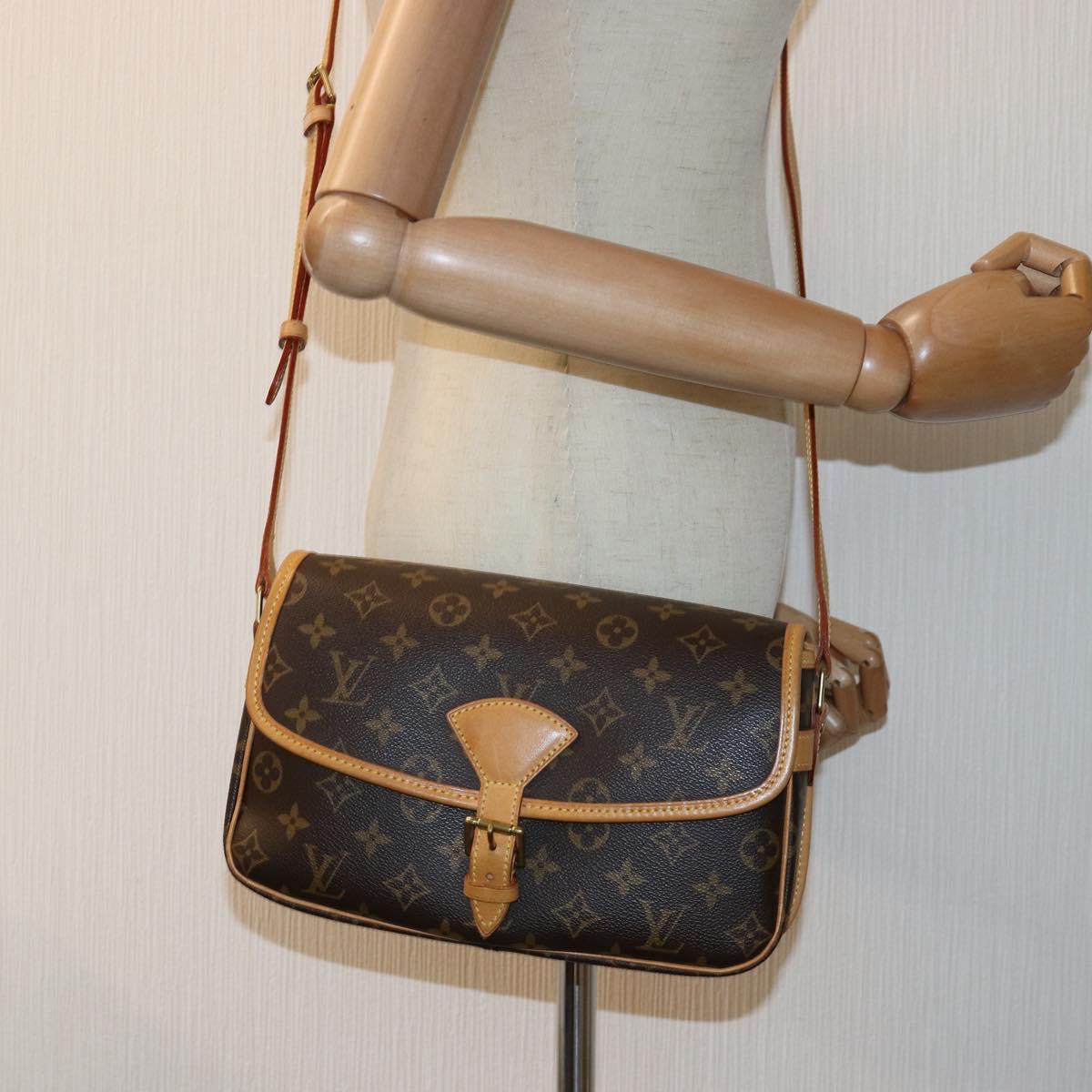 LOUIS VUITTON Monogram Sologne Shoulder Bag M42250 LV Auth am6211