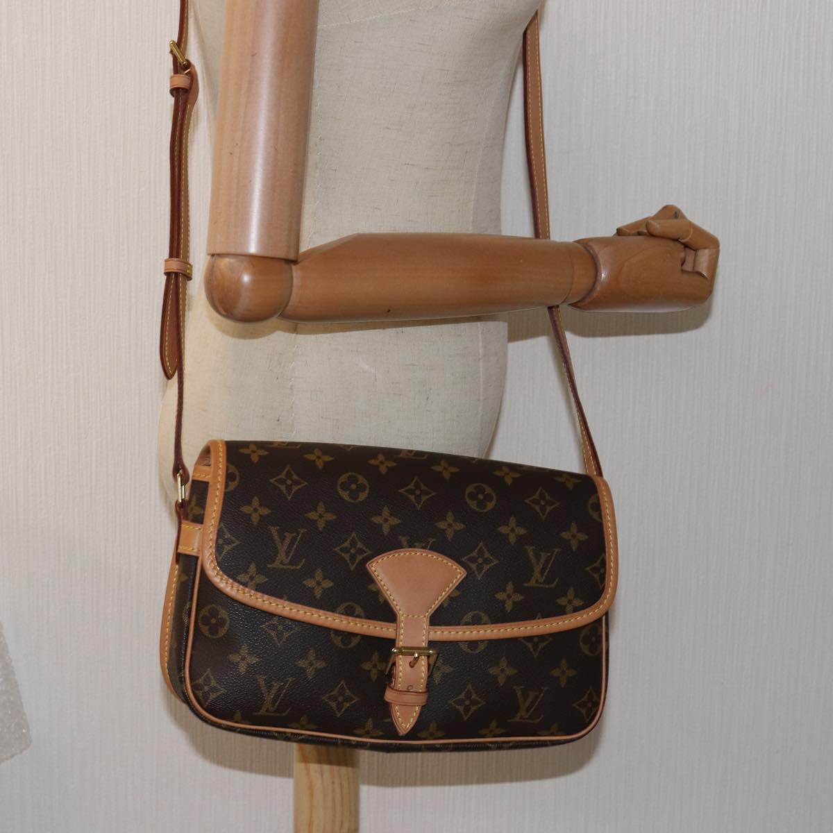 LOUIS VUITTON Monogram Sologne Shoulder Bag M42250 LV Auth am6340A