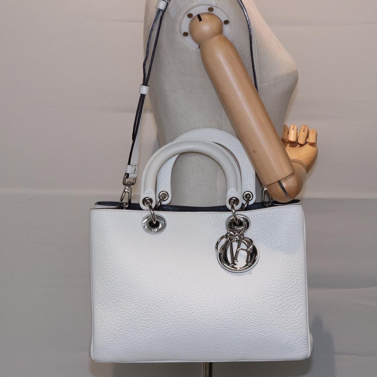 Christian Dior Diorissimo Hand Bag Leather 2way White Auth am6412A