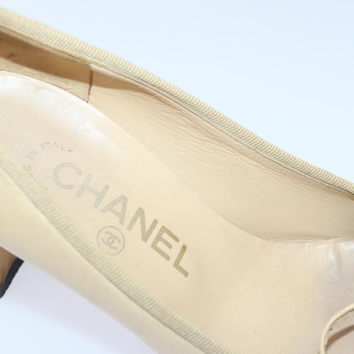 CHANEL pumps High heels Leather 35C Beige Black CC Auth am6896