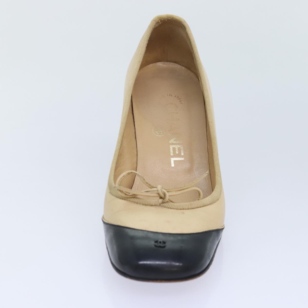 CHANEL pumps High heels Leather 35C Beige Black CC Auth am6896