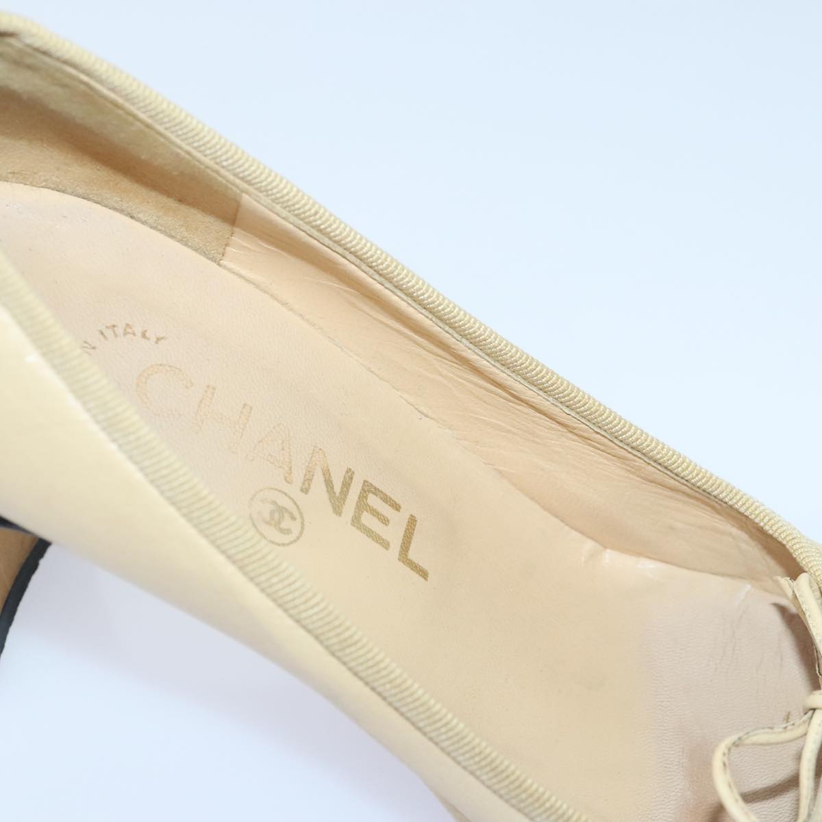 CHANEL pumps High heels Leather 35C Beige Black CC Auth am6896