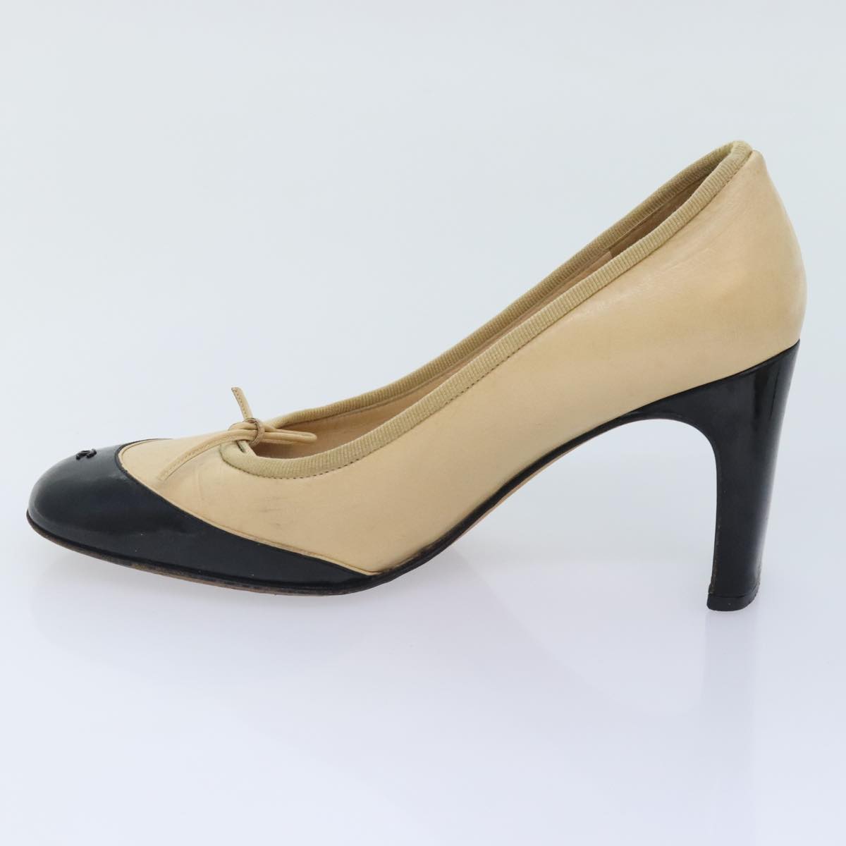 CHANEL pumps High heels Leather 35C Beige Black CC Auth am6896