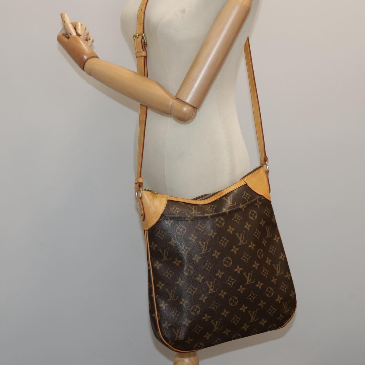 LOUIS VUITTON Monogram Odeon MM Shoulder Bag M56389 LV Auth am7059