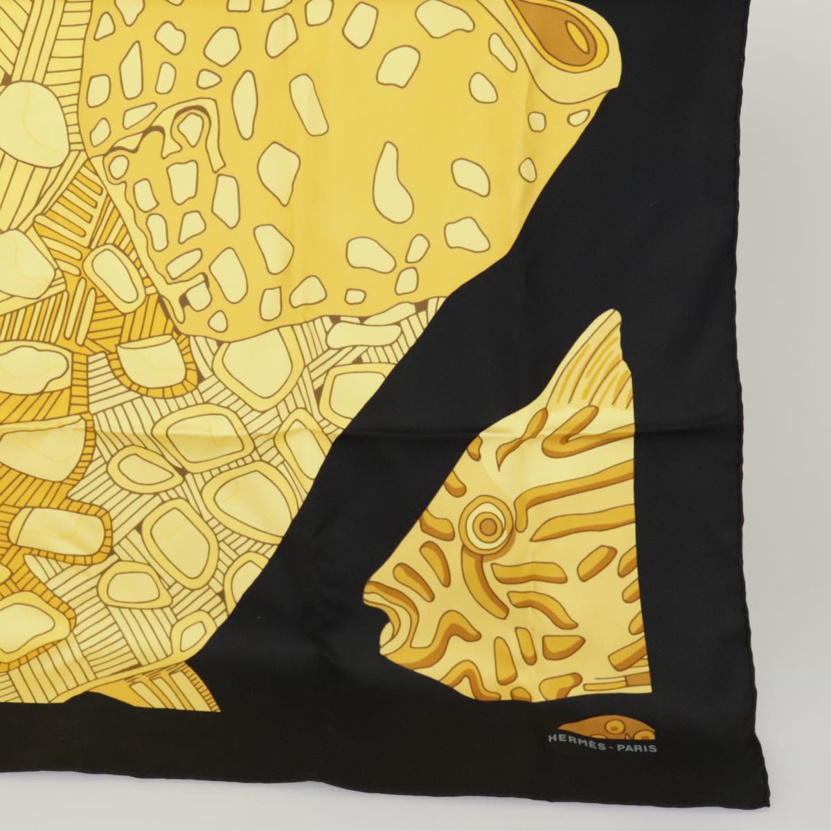 HERMES Carre 90 Scarf ""GRAND FONDS"" Silk Black Yellow Auth am7219