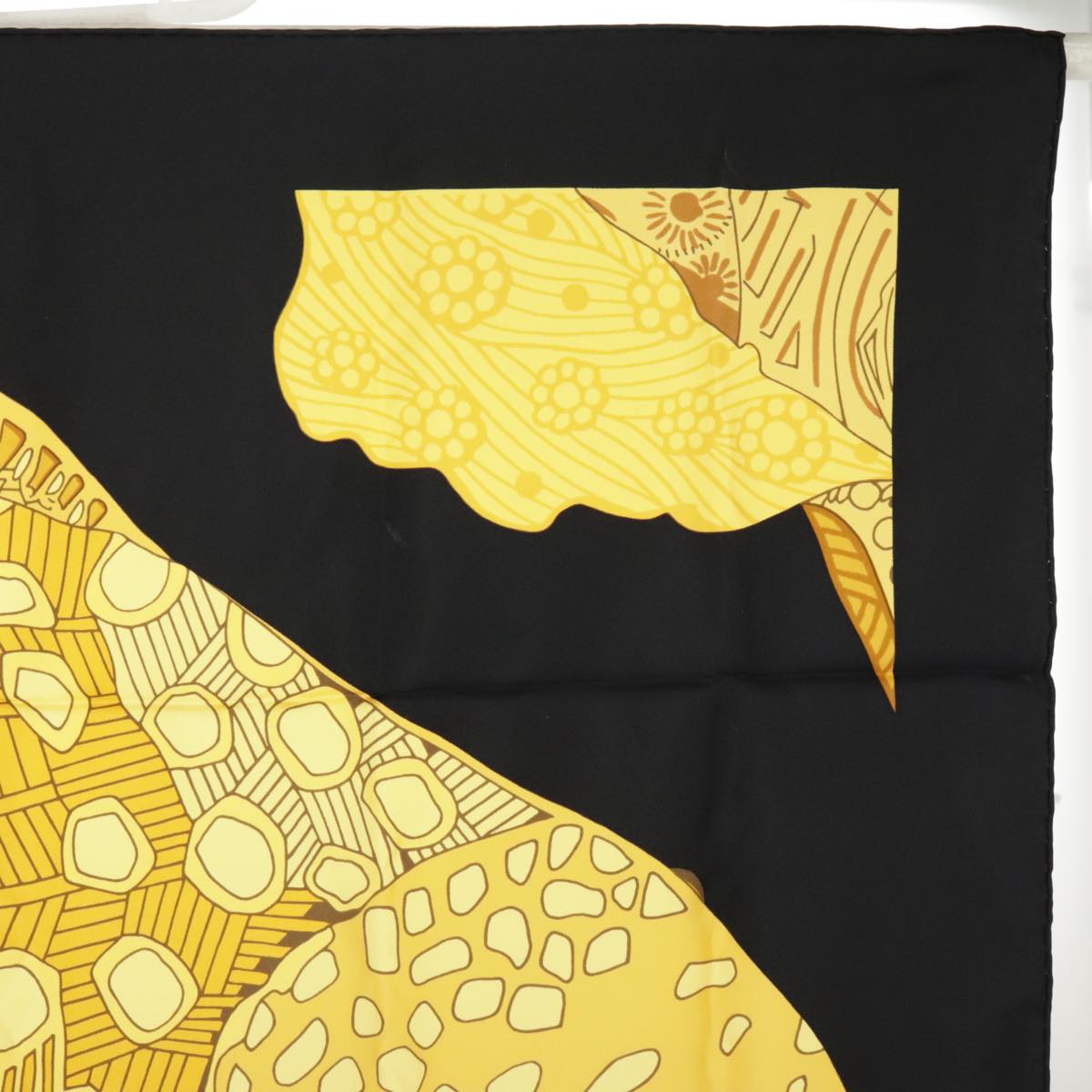 HERMES Carre 90 Scarf ""GRAND FONDS"" Silk Black Yellow Auth am7219