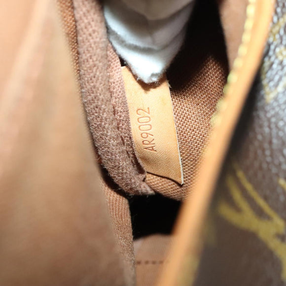 LOUIS VUITTON Monogram Saumur 43 Shoulder Bag M42252 LV Auth am8948