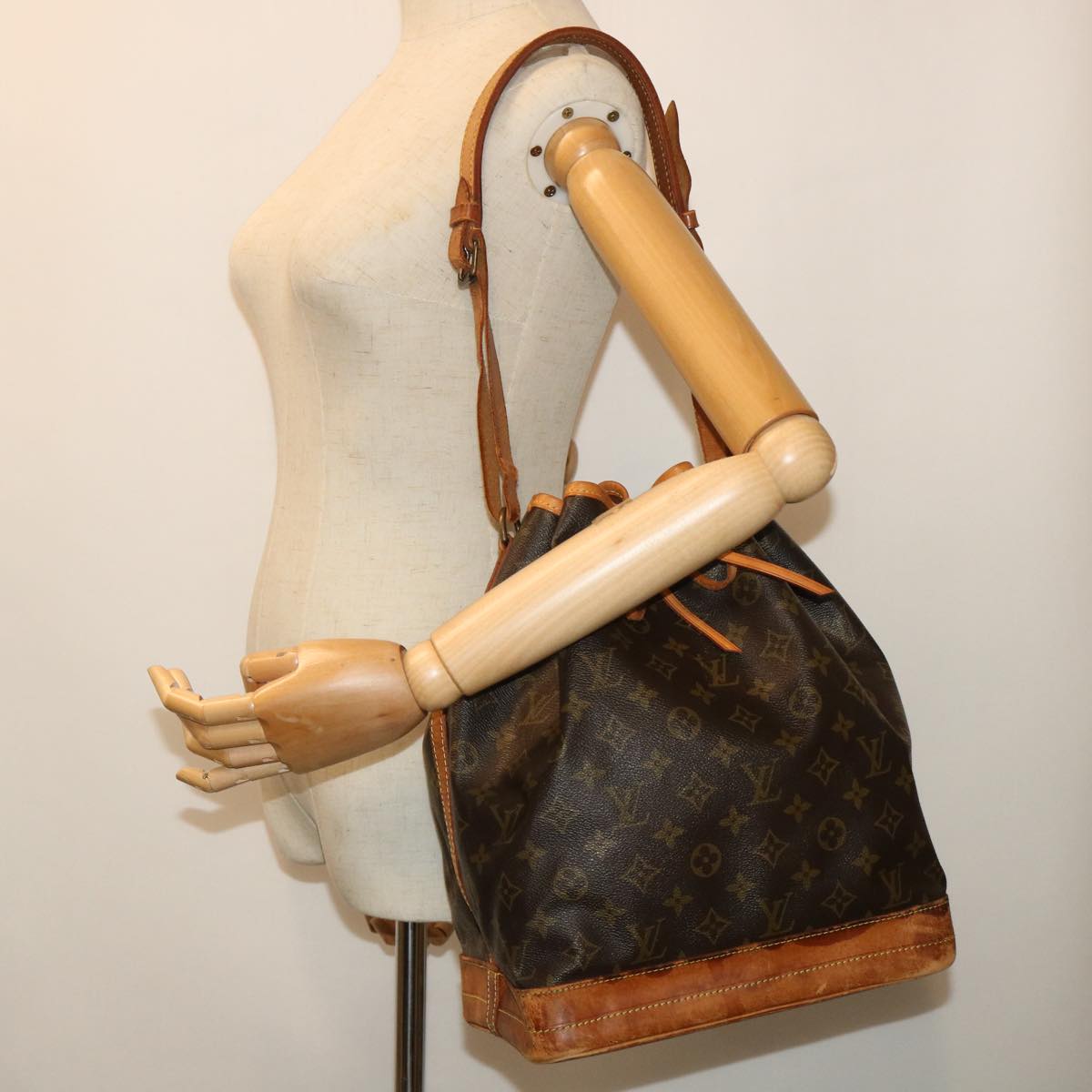 LOUIS VUITTON Monogram Noe Shoulder Bag M42224 LV Auth ar10086