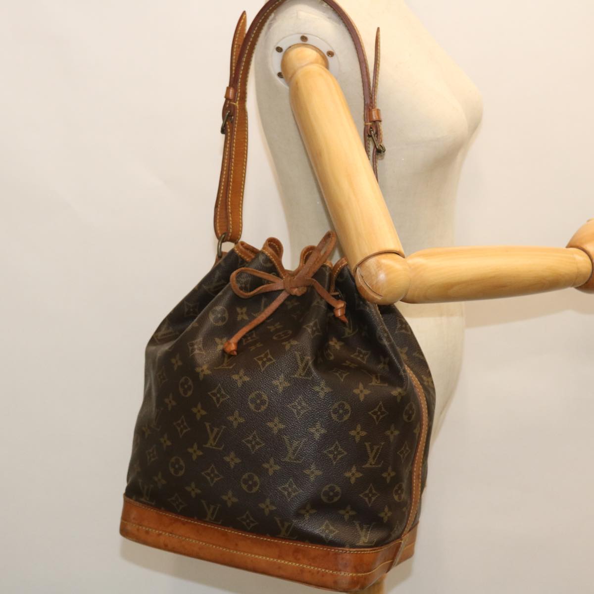 LOUIS VUITTON Monogram Noe Shoulder Bag M42224 LV Auth ar10103