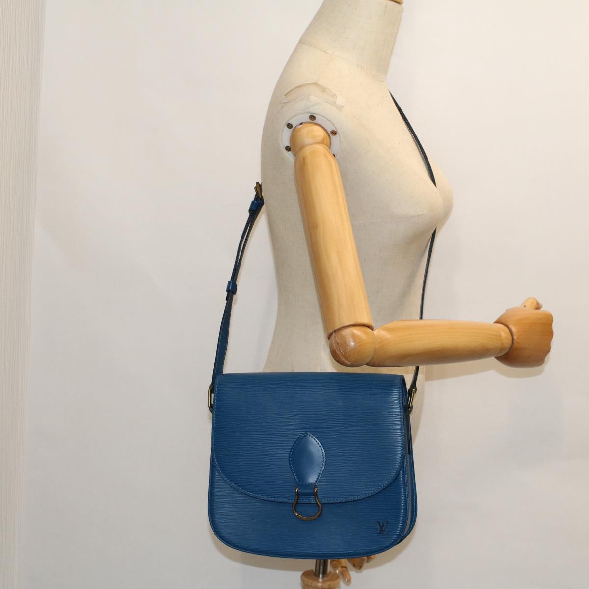 LOUIS VUITTON Epi Saint Cloud GM Shoulder Bag Blue M52195 LV Auth ar10157B