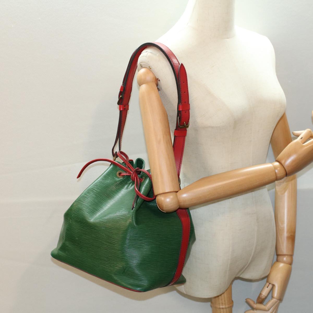 LOUIS VUITTON Epi Petit Noe Shoulder Bag Green Red M44147 LV Auth ar10171B