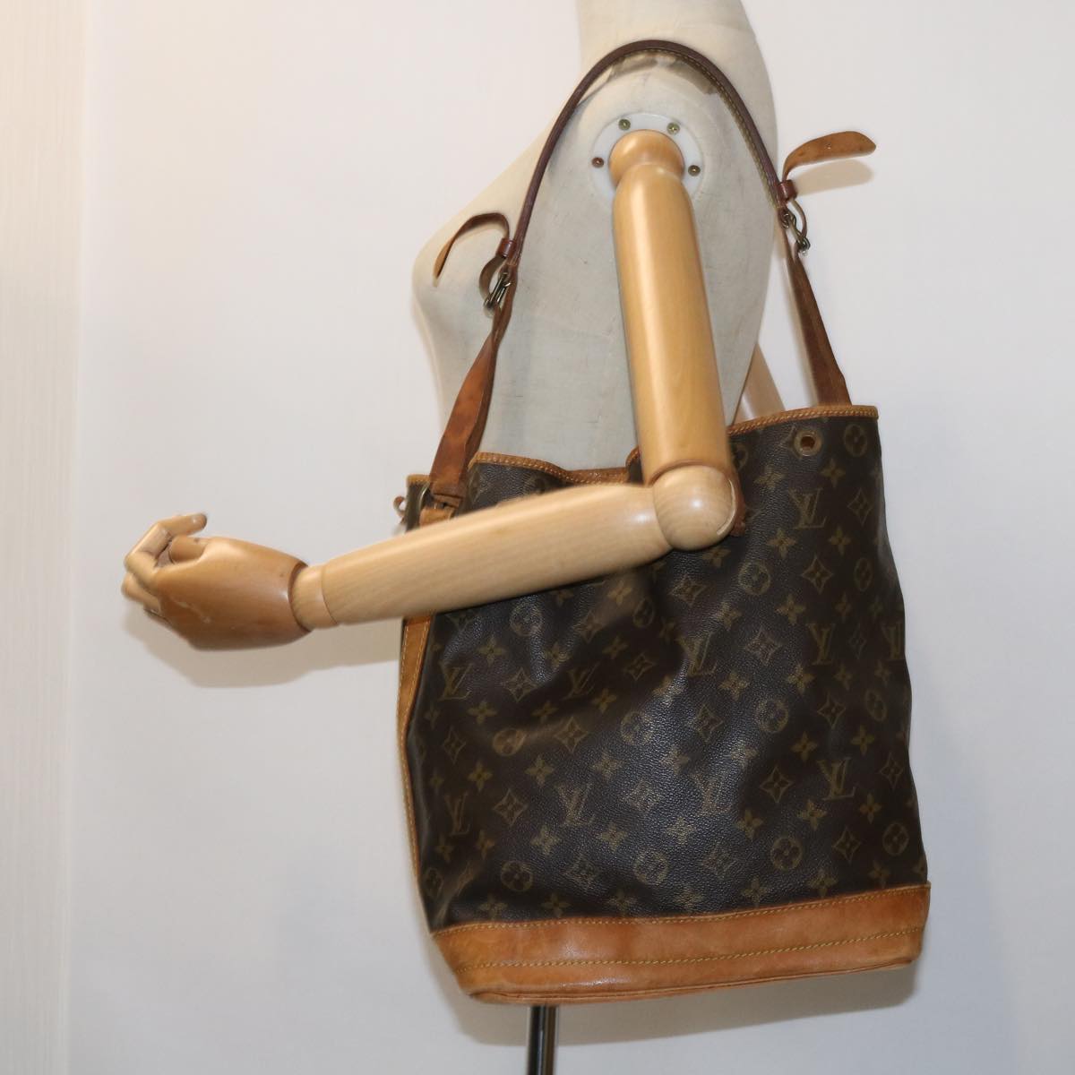 LOUIS VUITTON Monogram Noe Shoulder Bag M42224 LV Auth ar10212