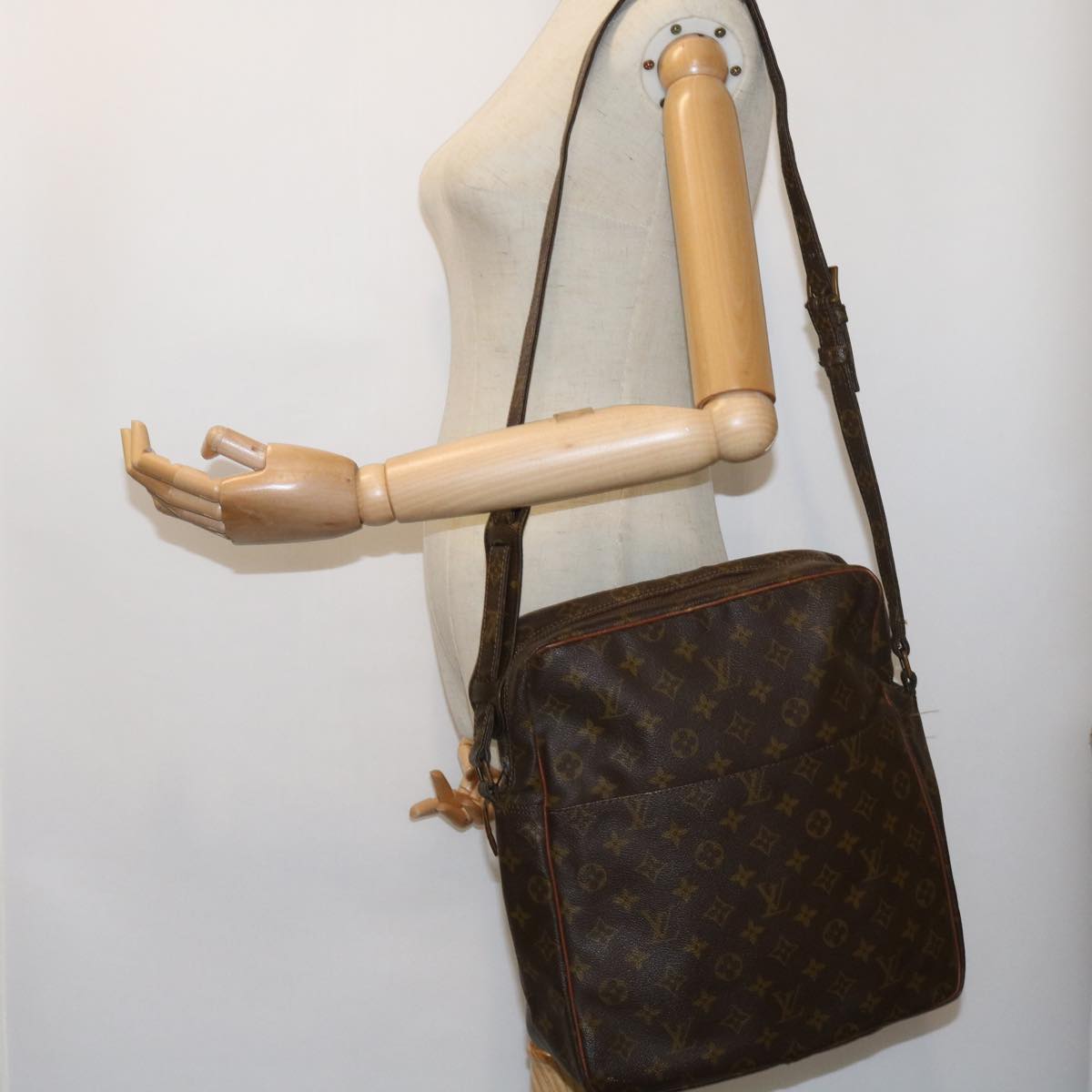 LOUIS VUITTON Monogram Marceau Shoulder Bag No.70 LV Auth ar10213