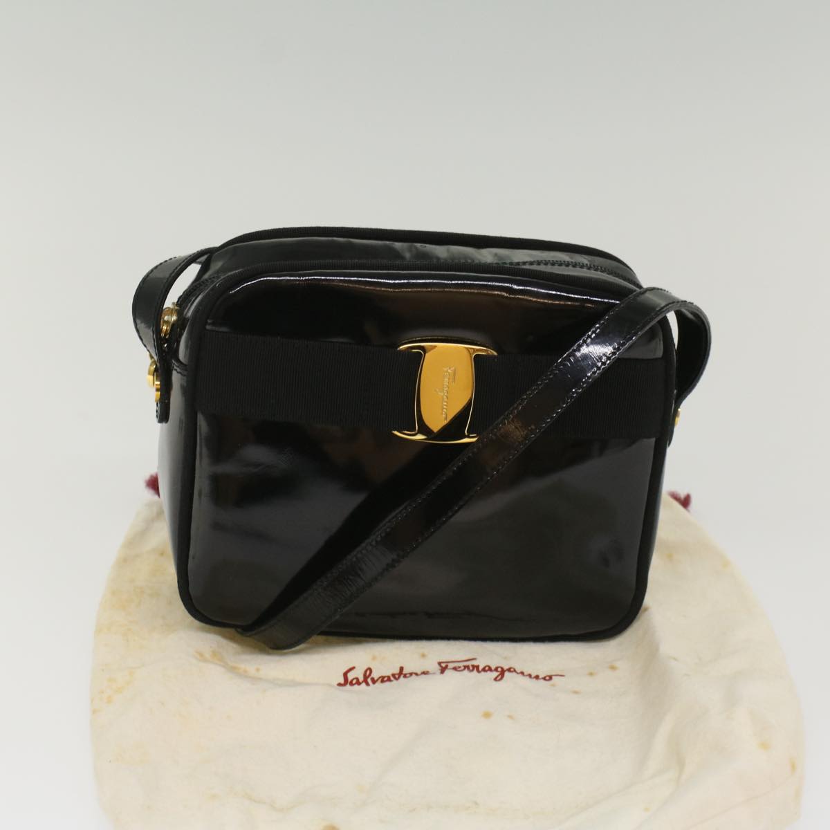 Salvatore Ferragamo Shoulder Bag Patent leather Black Auth ar10217