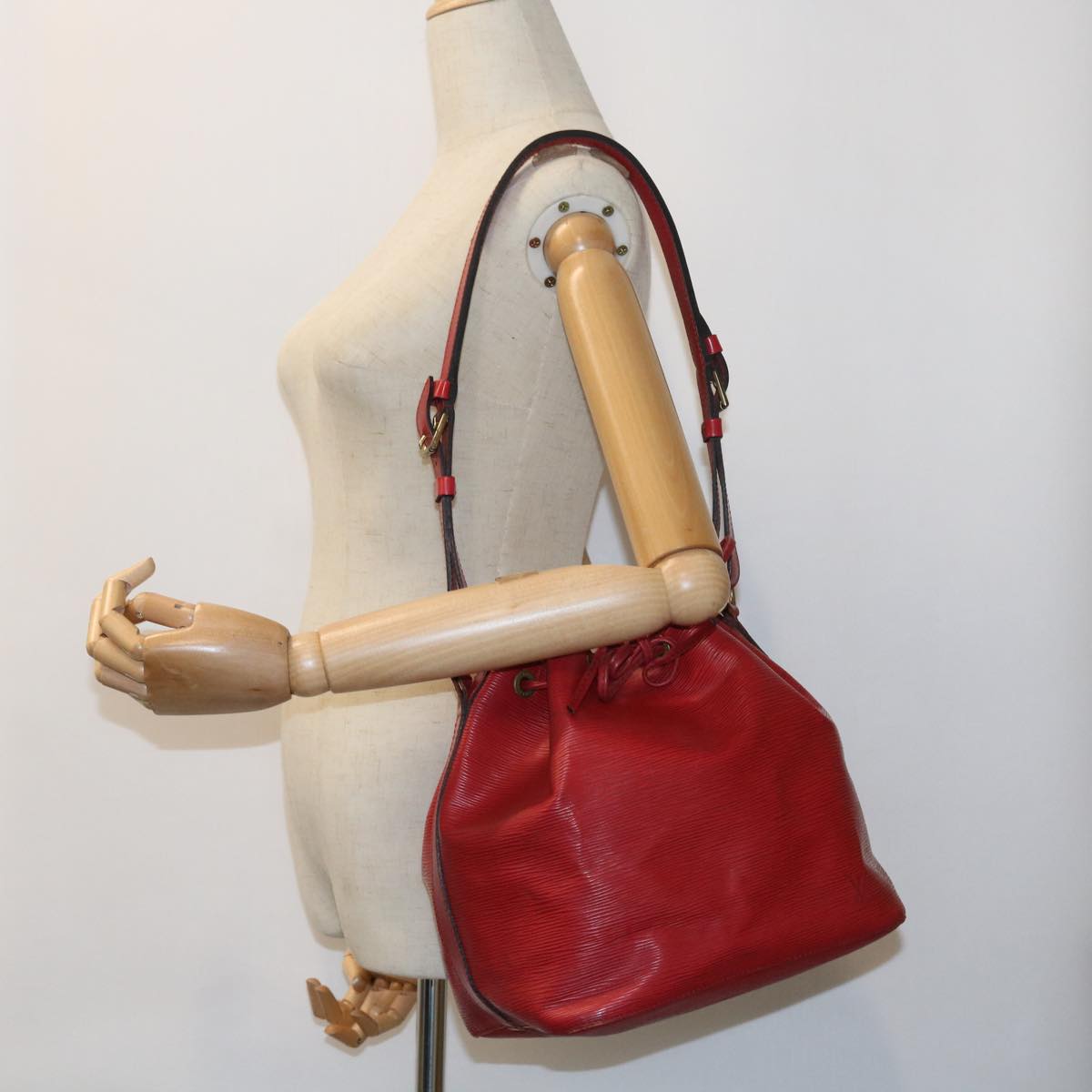 LOUIS VUITTON Epi Petit Noe Shoulder Bag Red M44107 LV Auth ar10322