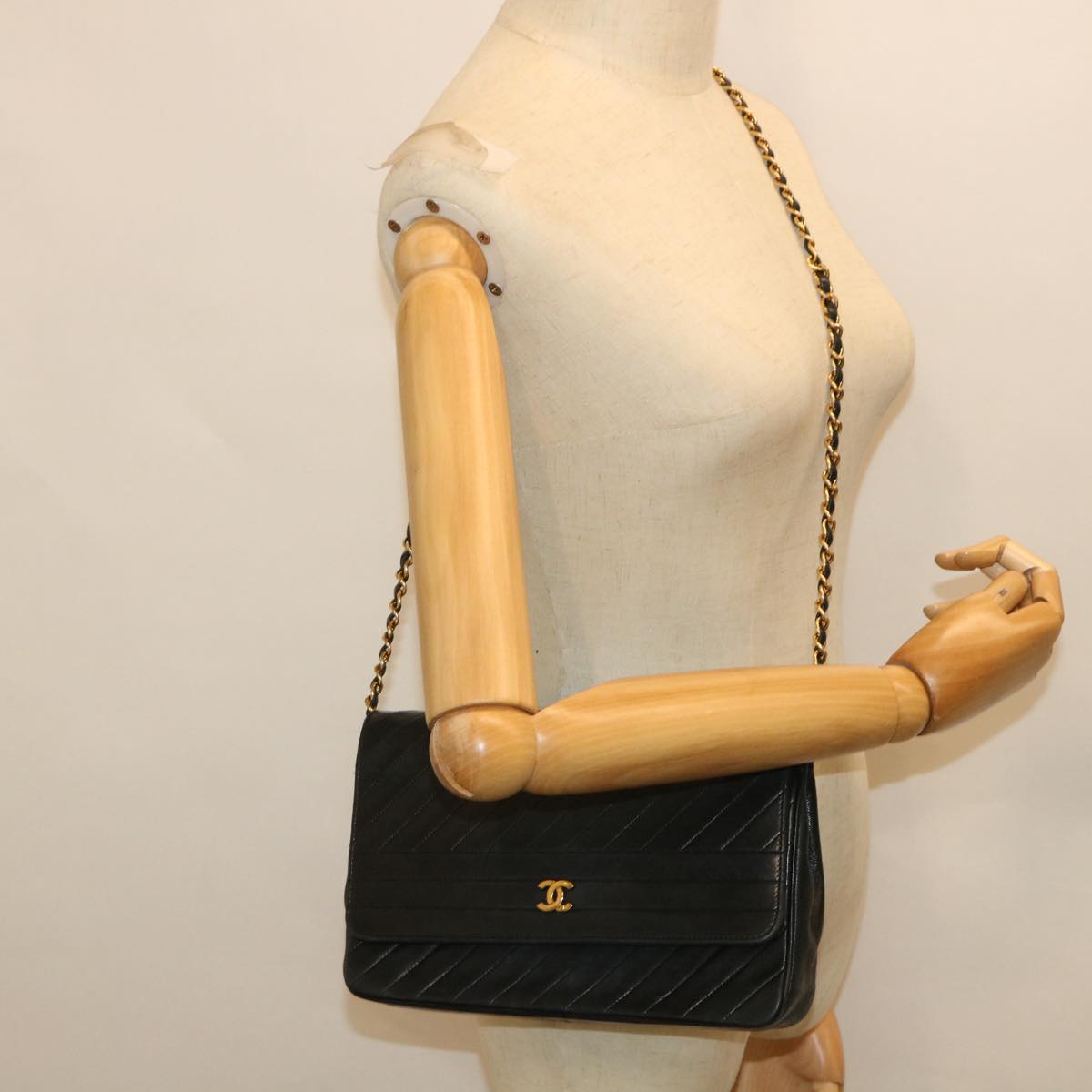 CHANEL Quilted Chain Shoulder Bag Lamb Skin Black CC Auth ar10332