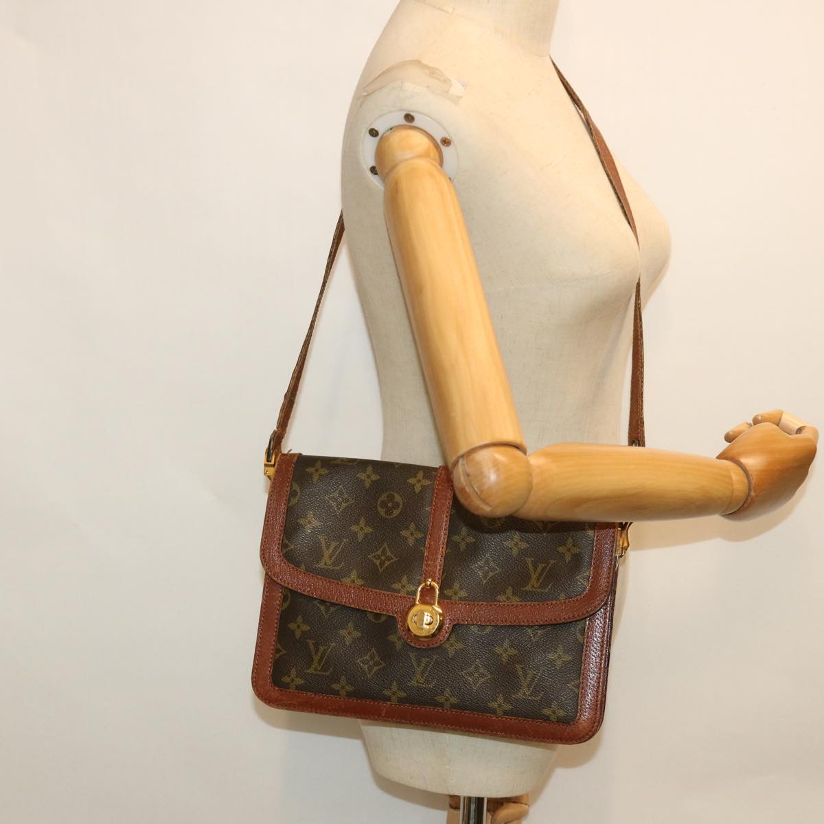 LOUIS VUITTON Monogram Sac Rabat Shoulder Bag No170 LV Auth ar10392B