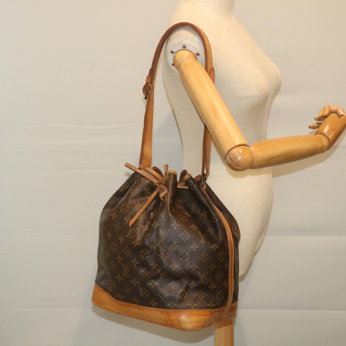 LOUIS VUITTON Monogram Noe Shoulder Bag M42224 LV Auth ar10410