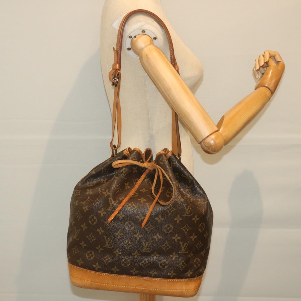 LOUIS VUITTON Monogram Noe Shoulder Bag M42224 LV Auth ar10451