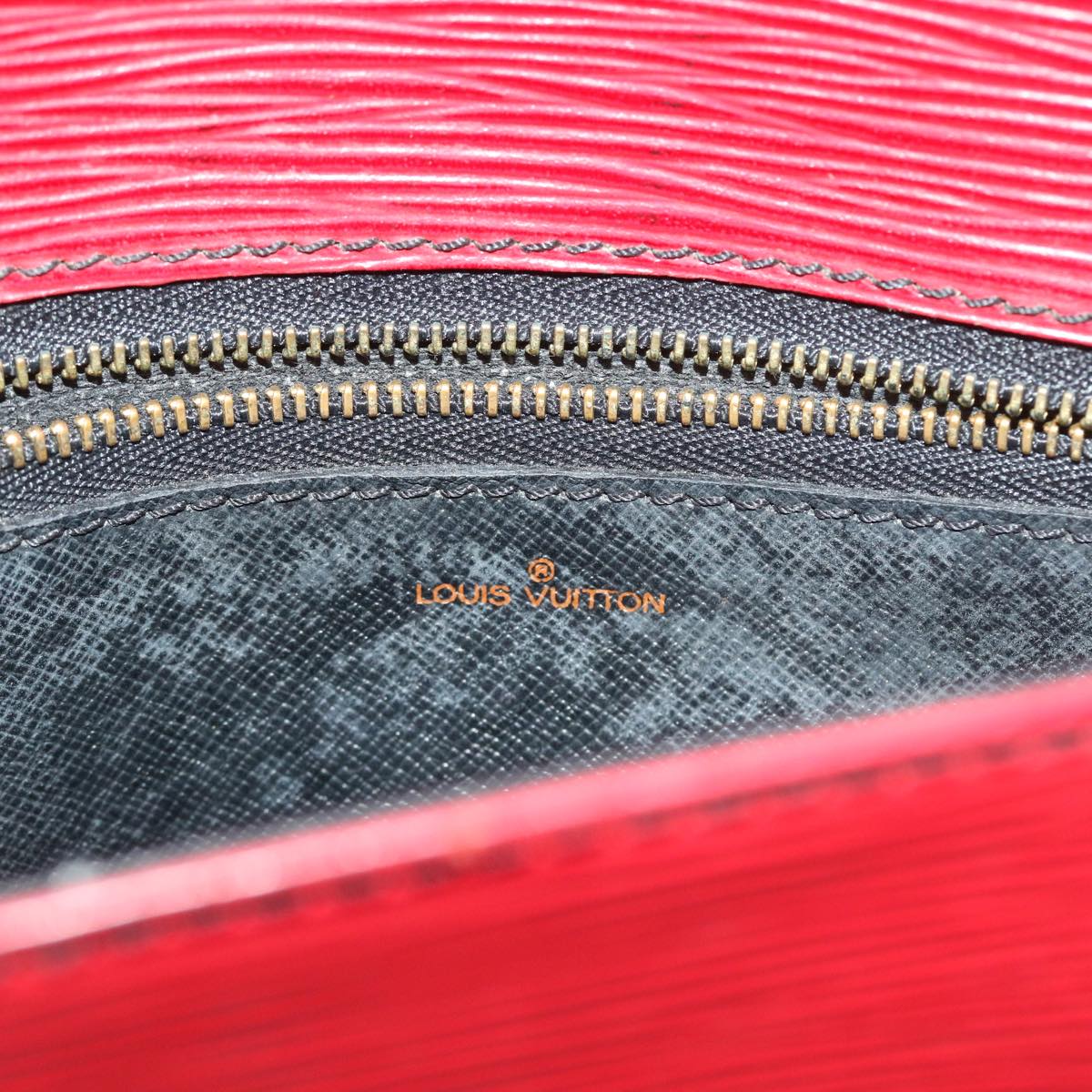 LOUIS VUITTON Epi Saint Cloud GM Shoulder Bag Red M52197 LV Auth ar10537B