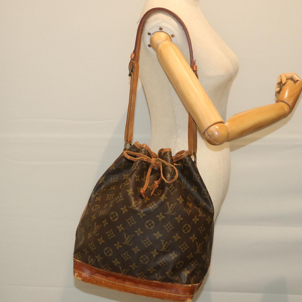 LOUIS VUITTON Monogram Noe Shoulder Bag M42224 LV Auth ar10634B