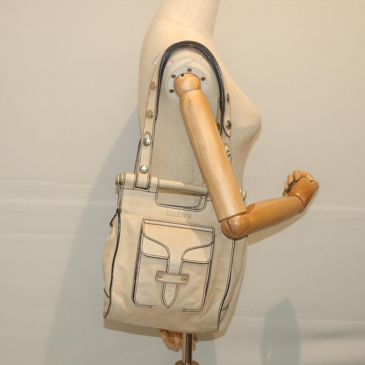 LOEWE Shoulder Bag Leather Beige Auth ar10717