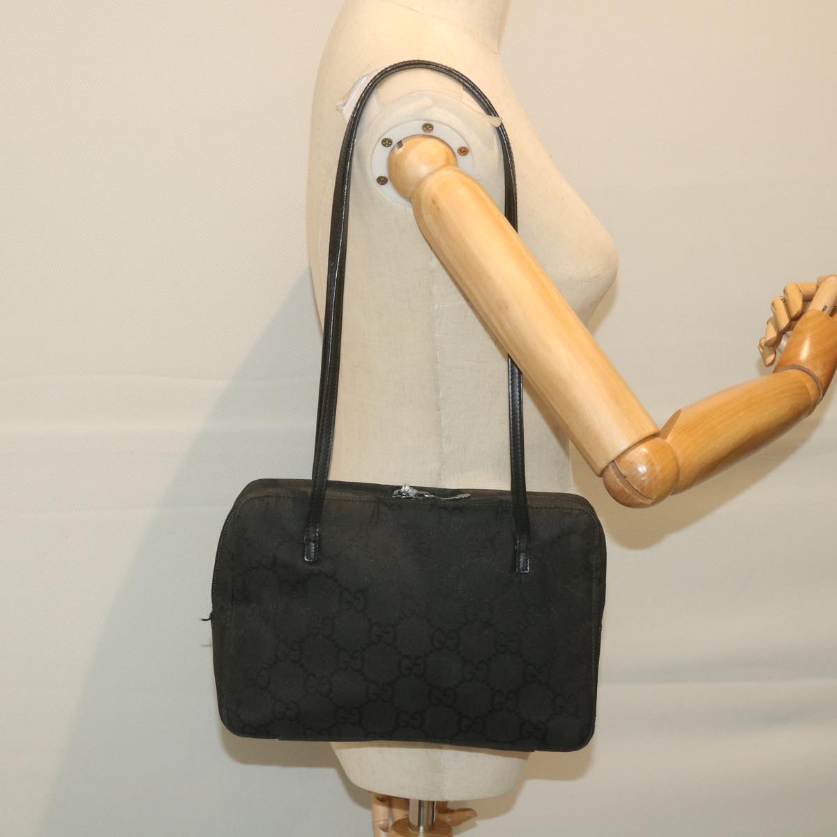 GUCCI GG Canvas Shoulder Bag Black 001 2058 Auth ar10869