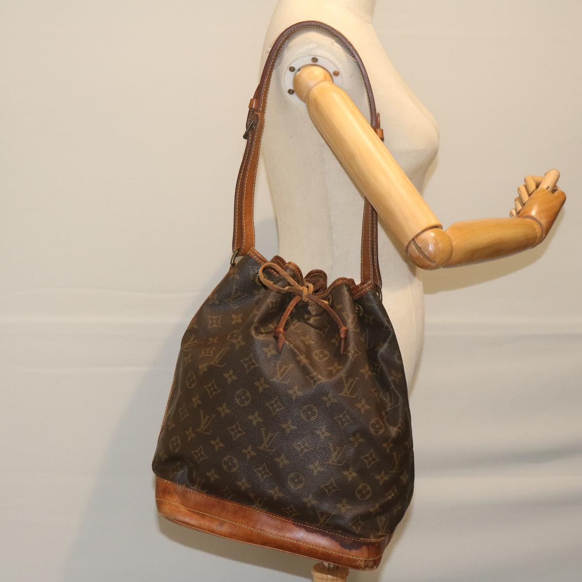 LOUIS VUITTON Monogram Noe Shoulder Bag M42224 LV Auth ar10873