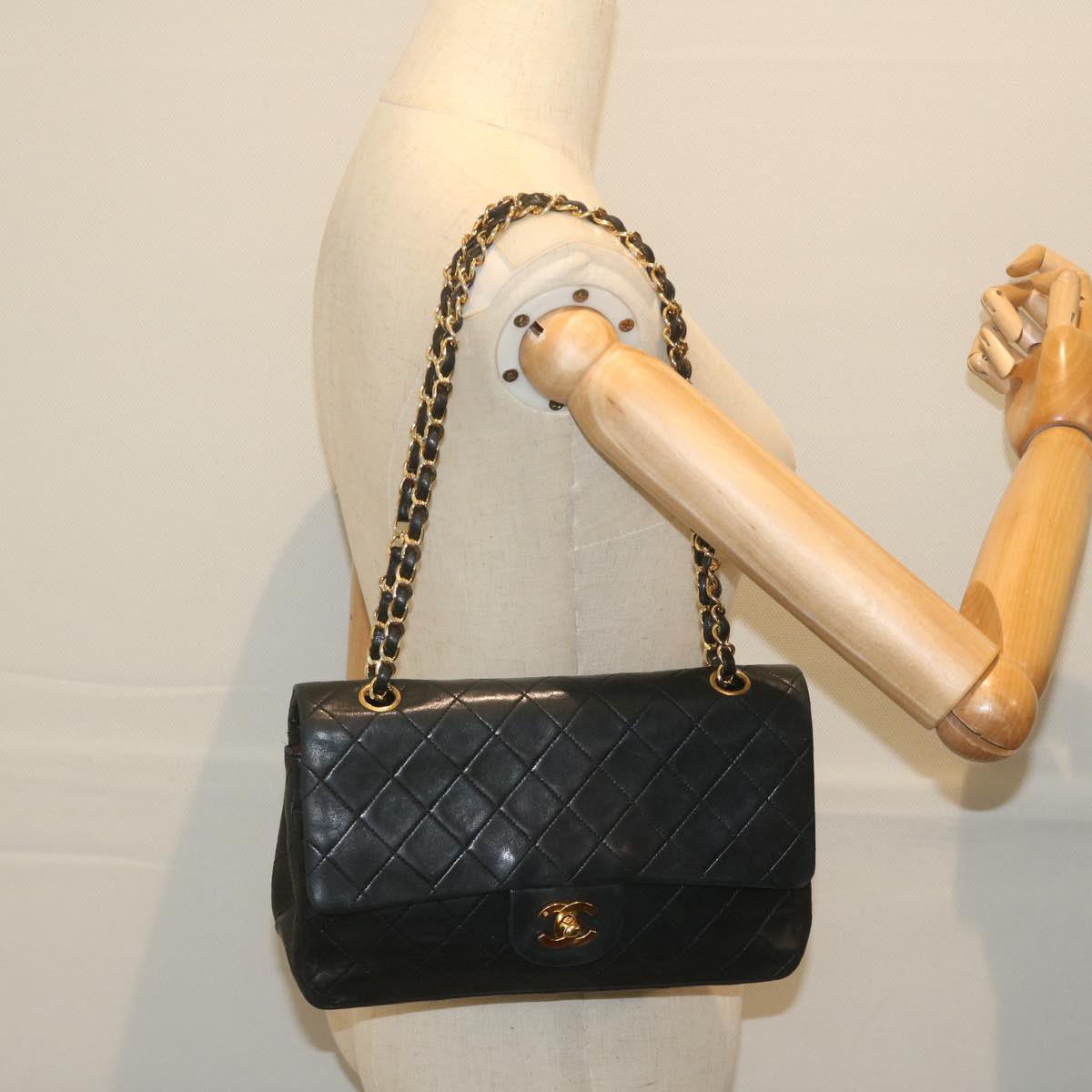 CHANEL Matelasse Turn Lock Chain Shoulder Bag Lamb Skin Black CC Auth ar10894A