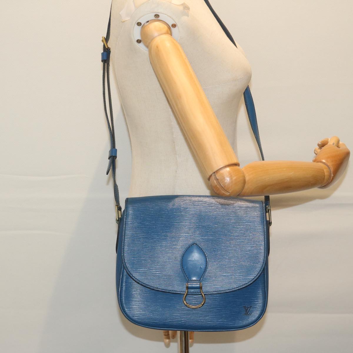 LOUIS VUITTON Epi Saint Cloud GM Shoulder Bag Blue M52195 LV Auth ar10981B