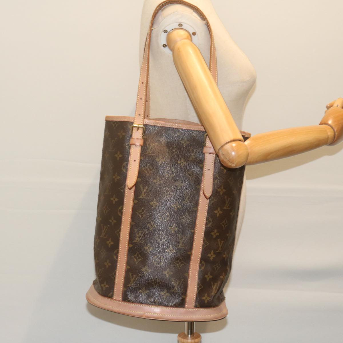 LOUIS VUITTON Monogram Bucket GM Shoulder Bag M42236 LV Auth ar10990B