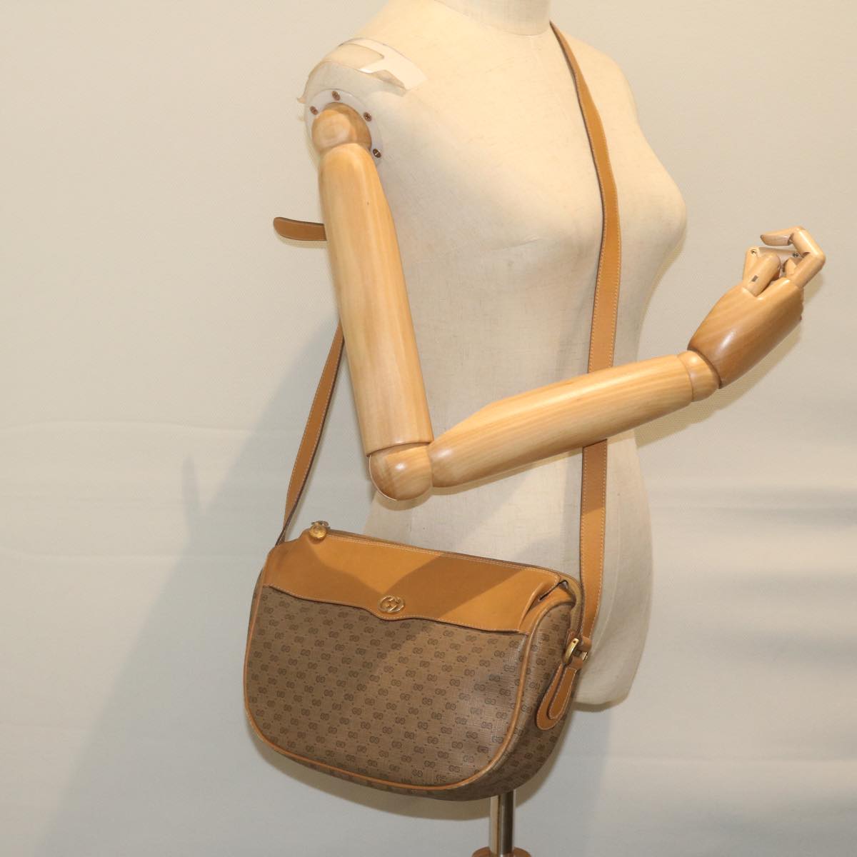 GUCCI Micro GG Canvas Shoulder Bag PVC Beige Auth ar11030