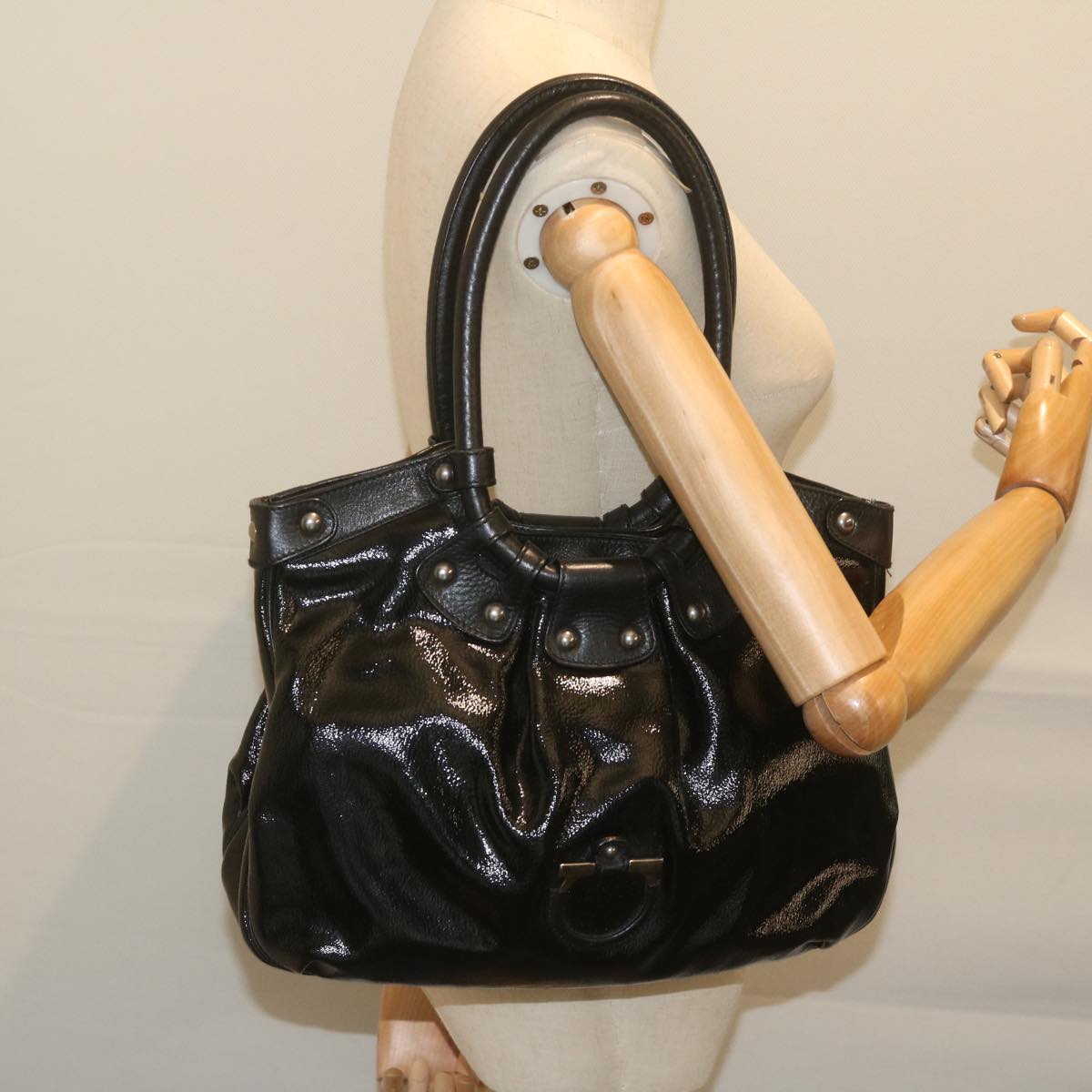 Salvatore Ferragamo Shoulder Bag Patent leather Black EE 217805 Auth ar11049