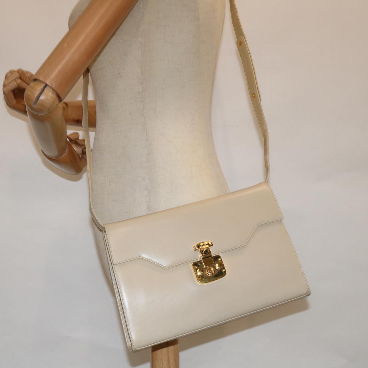 GUCCI Shoulder Bag Leather Beige 004.33.0450 Auth ar11076