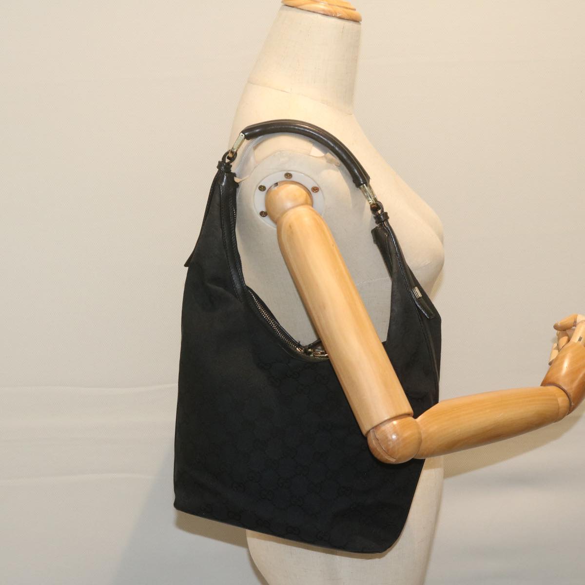 GUCCI GG Canvas Shoulder Bag Black Auth ar11091