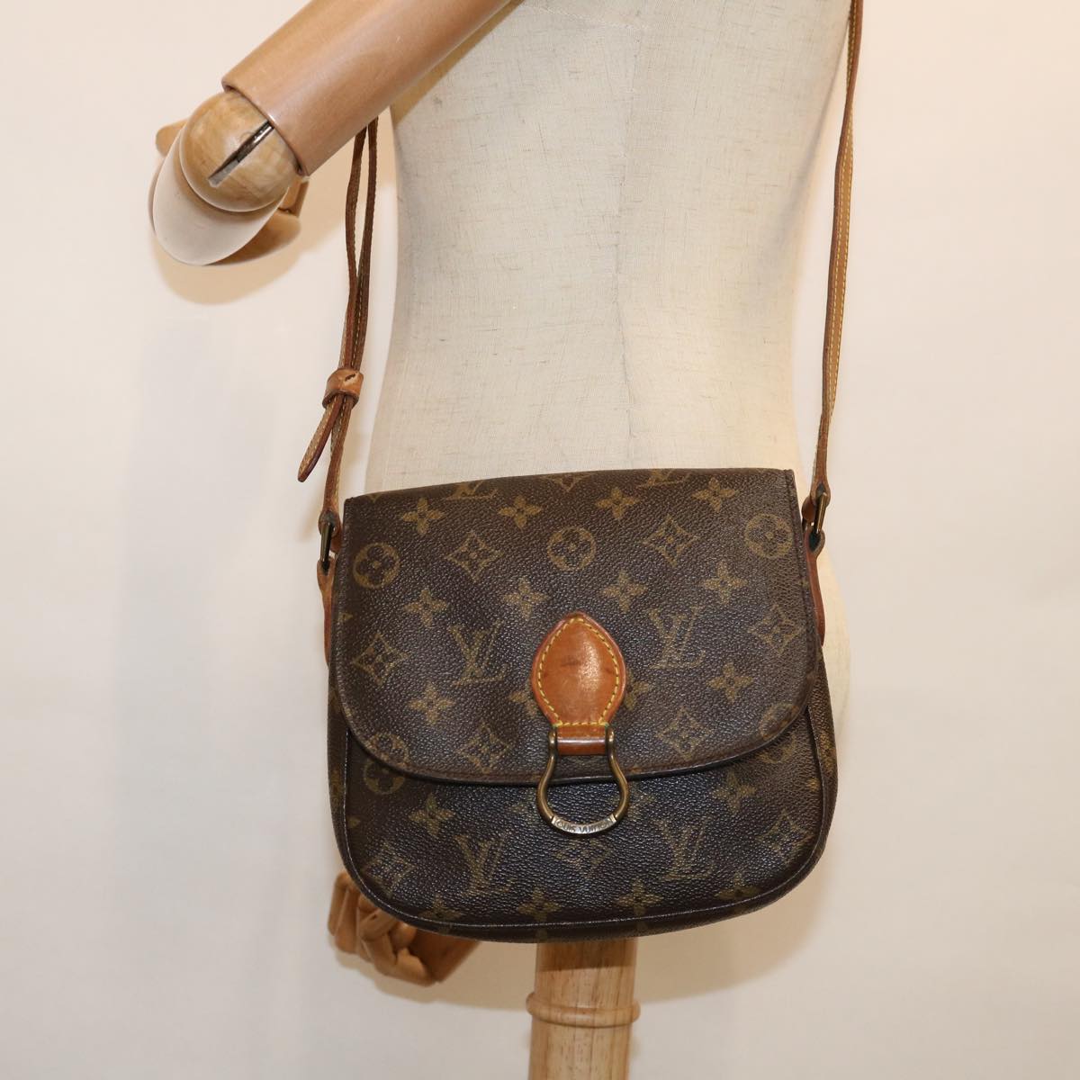 LOUIS VUITTON Monogram Saint Cloud MM Shoulder Bag M51243 LV Auth ar11145B