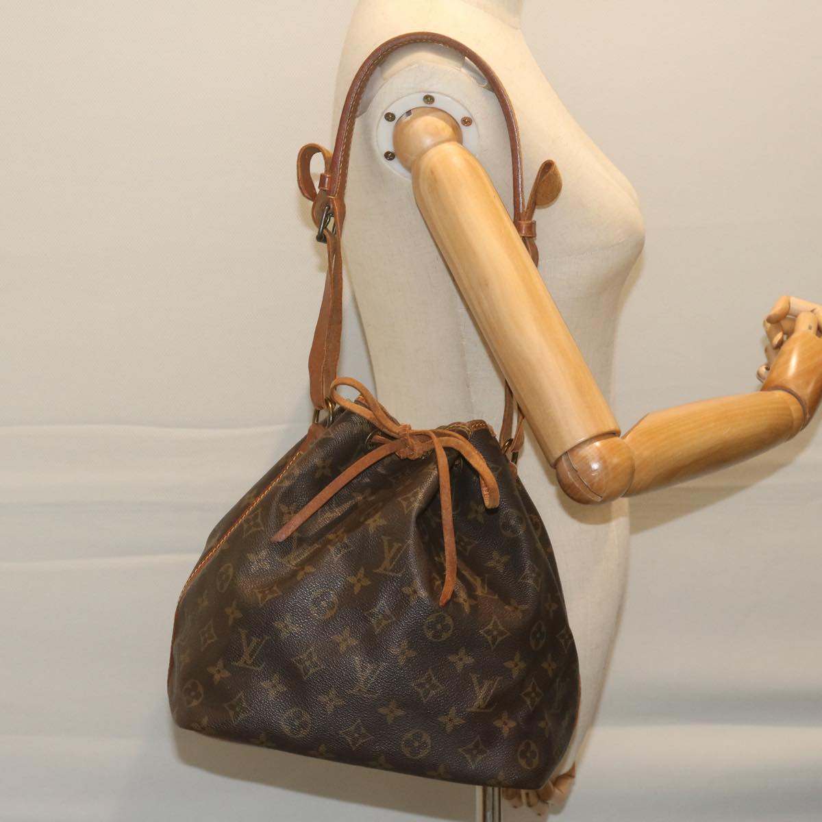 LOUIS VUITTON Monogram Petit Noe Shoulder Bag M42226 LV Auth ar11189B