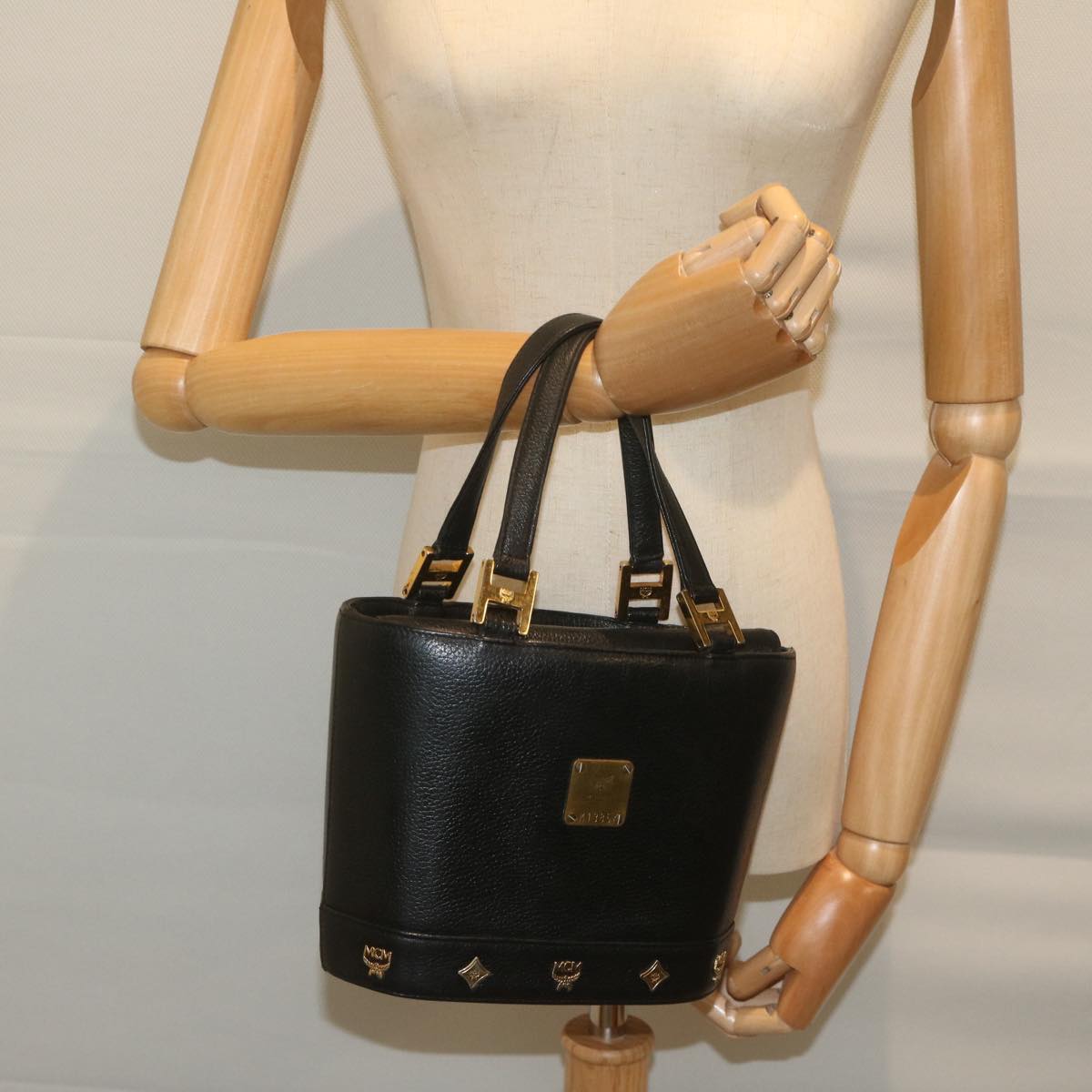 MCM Hand Bag Leather Black Auth ar11204