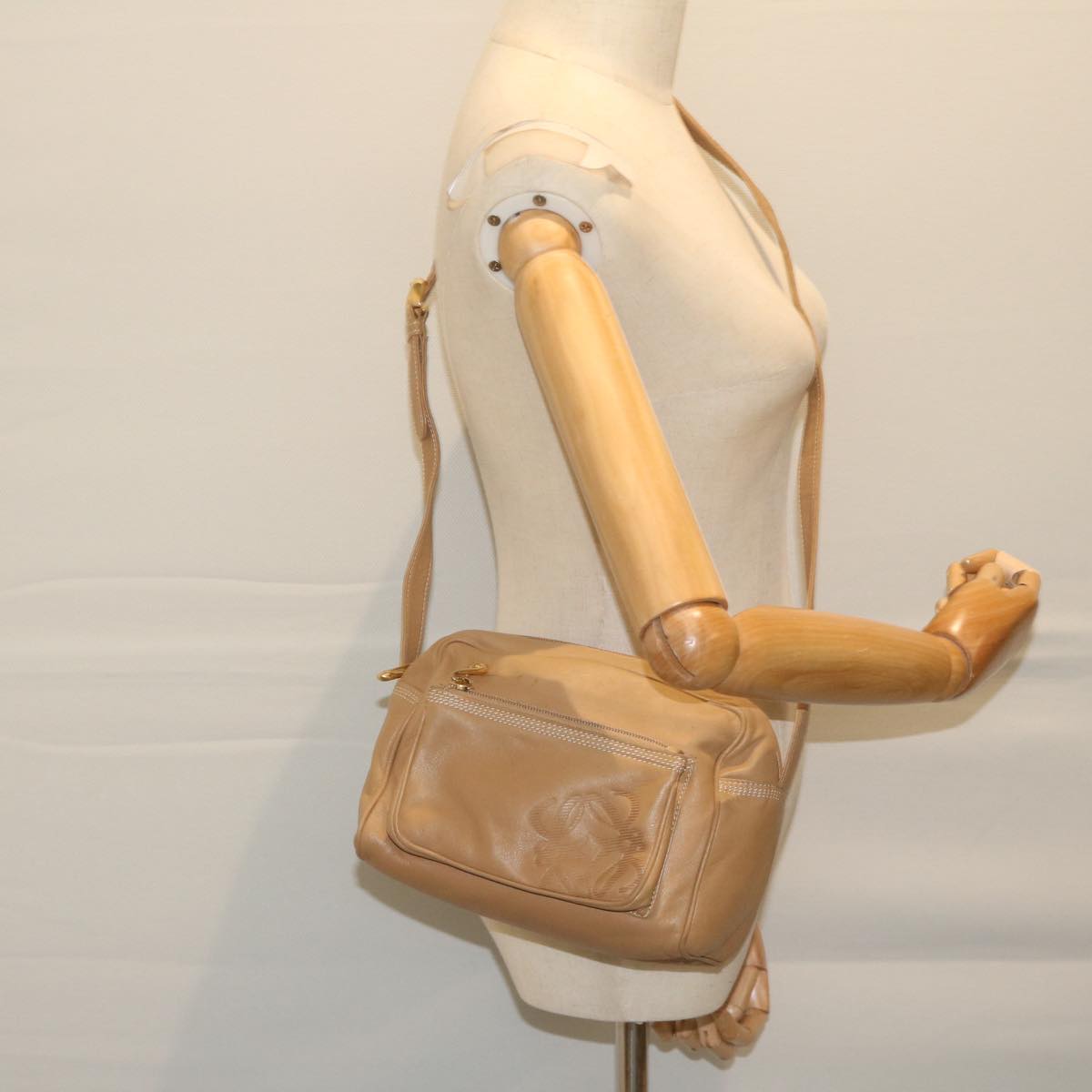 LOEWE Shoulder Bag Leather Beige Auth ar11209