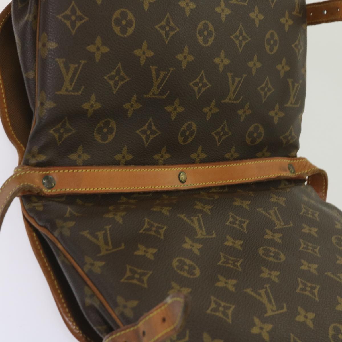 LOUIS VUITTON Monogram Saumur 30 Shoulder Bag M42256 LV Auth ar11340