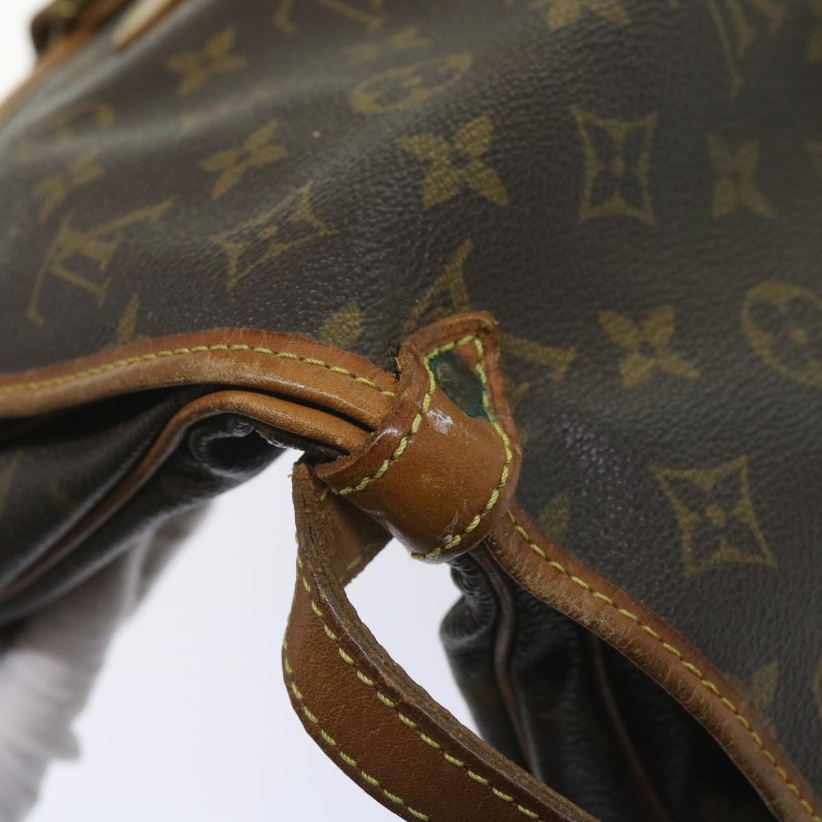 LOUIS VUITTON Monogram Saumur 30 Shoulder Bag M42256 LV Auth ar11340