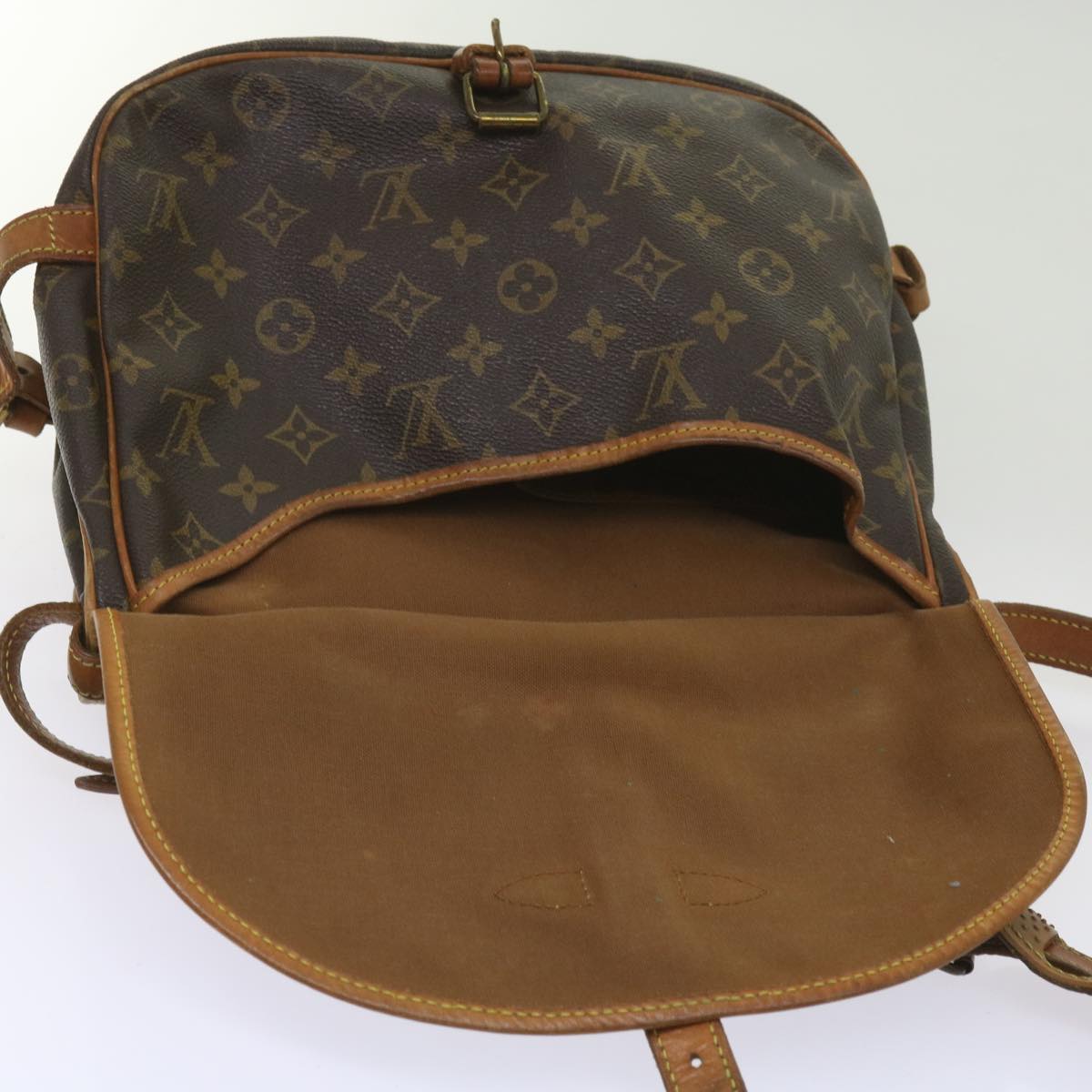 LOUIS VUITTON Monogram Saumur 30 Shoulder Bag M42256 LV Auth ar11340