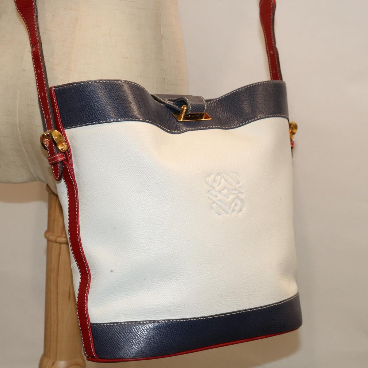 LOEWE Shoulder Bag Leather White Auth ar11421