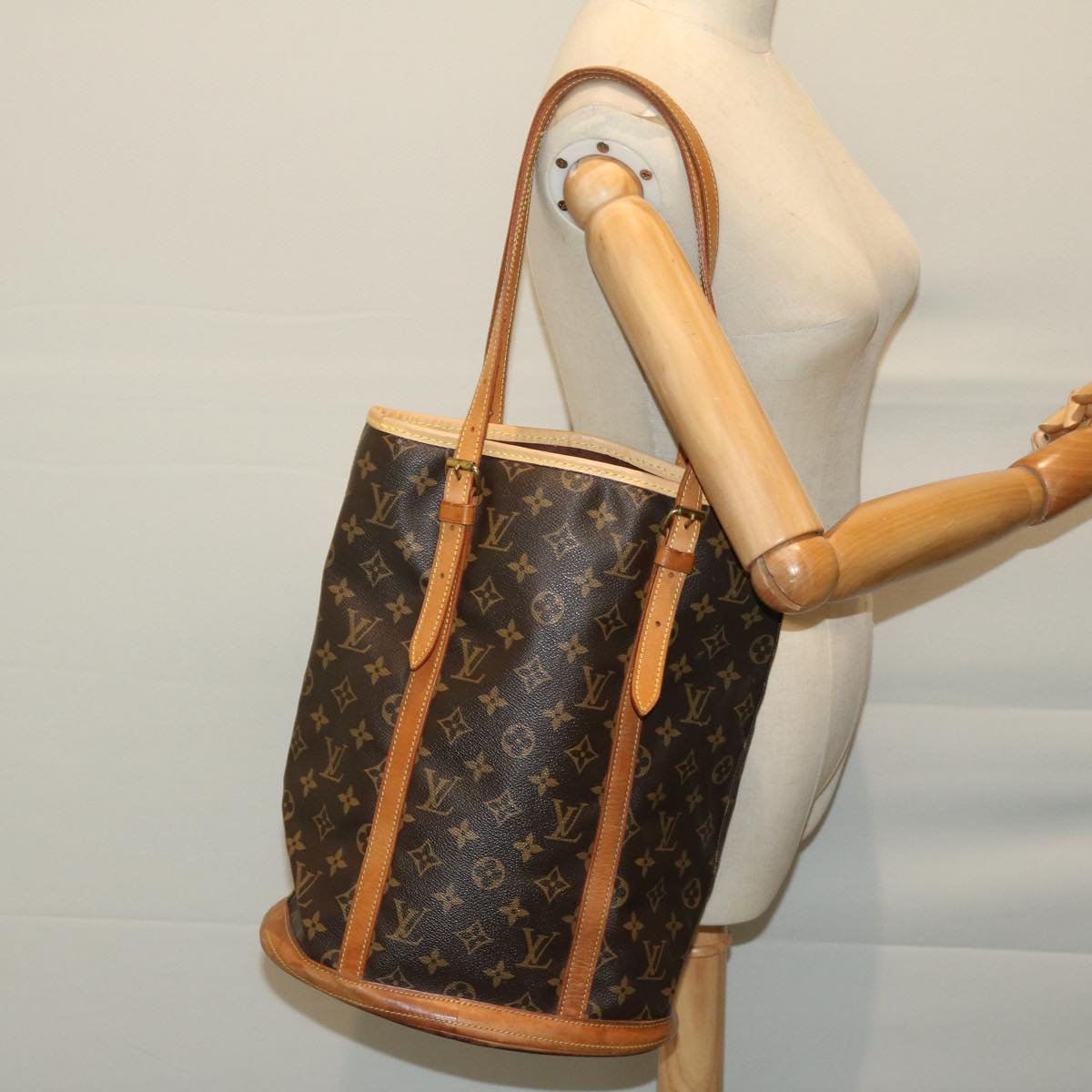 LOUIS VUITTON Monogram Bucket GM Shoulder Bag M42236 LV Auth ar11476B